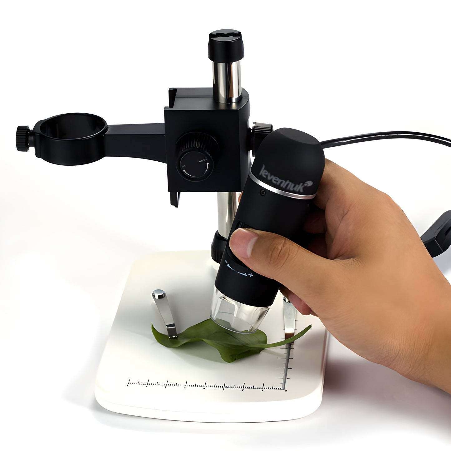 Microscope Numérique USB 5 Mpx 10–300x avec Trépied et Logiciel de Mesure - Levenhuk