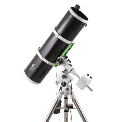 Teleskop Newton Sky-Watcher 200mm f/5 på NEQ5 motoriseret dobbel-akse